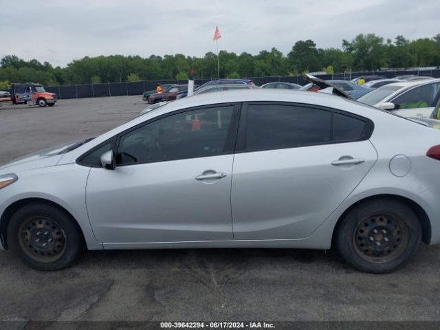 3KPFK4A70HE110587 KIA FORTE LX