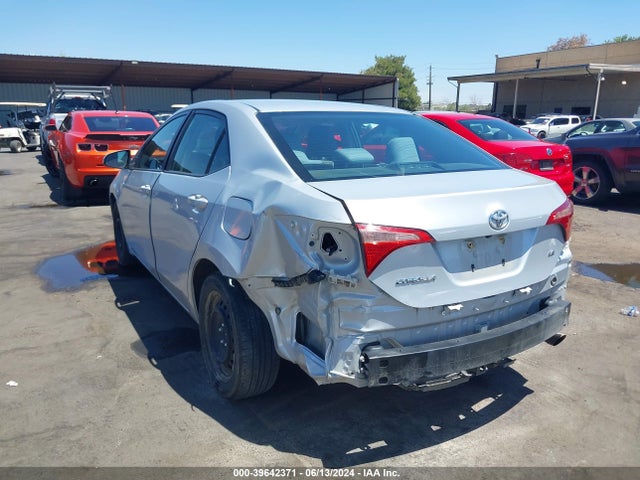 Toyota COROLLA LE 2018 2T1BURHE5JC011231 Image 3
