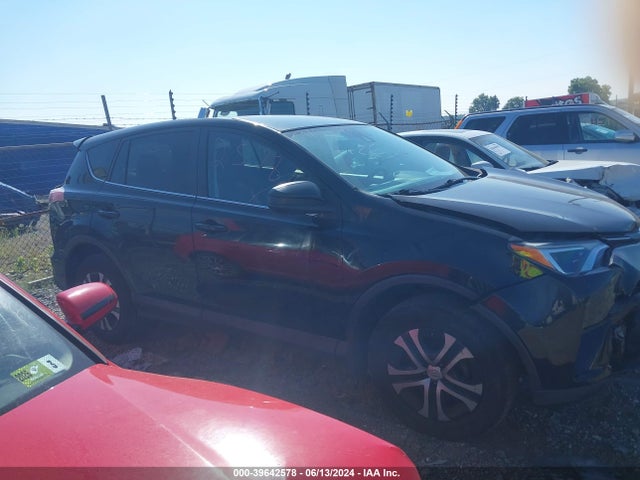 Toyota RAV4 LE 2018 2T3BFREV7JW719887 Image 13
