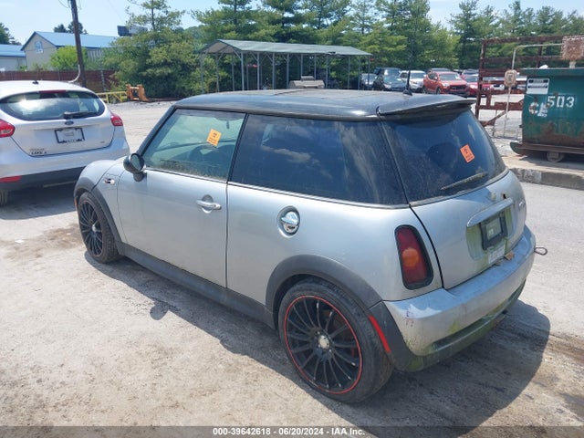 2004 MINI COOPER S WMWRE33464TD89966 Photo 2