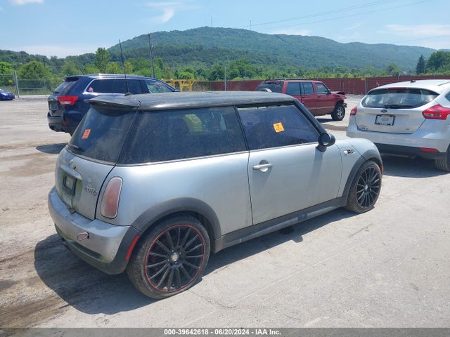 2004 MINI COOPER S WMWRE33464TD89966 Photo 3
