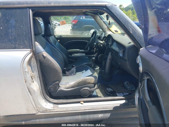 2004 MINI COOPER S WMWRE33464TD89966 Photo 4