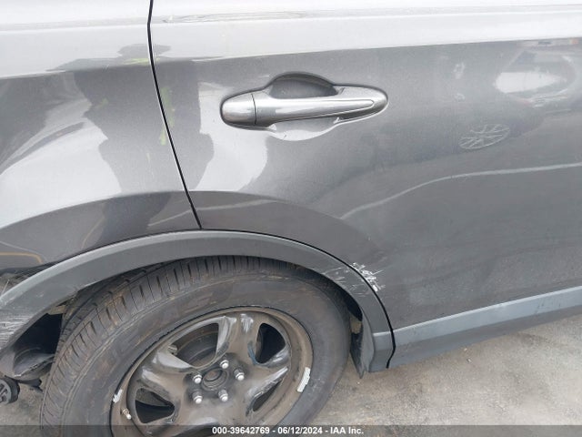 Toyota RAV4 LE 2018 2T3ZFREV0JW405643 Image 17