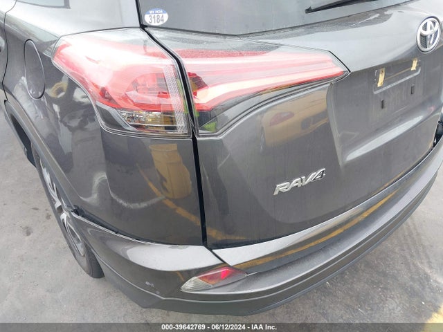 Toyota RAV4 LE 2018 2T3ZFREV0JW405643 Image 18
