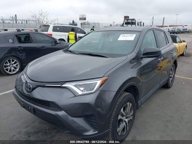 Toyota RAV4 LE 2018 2T3ZFREV0JW405643 Image 2
