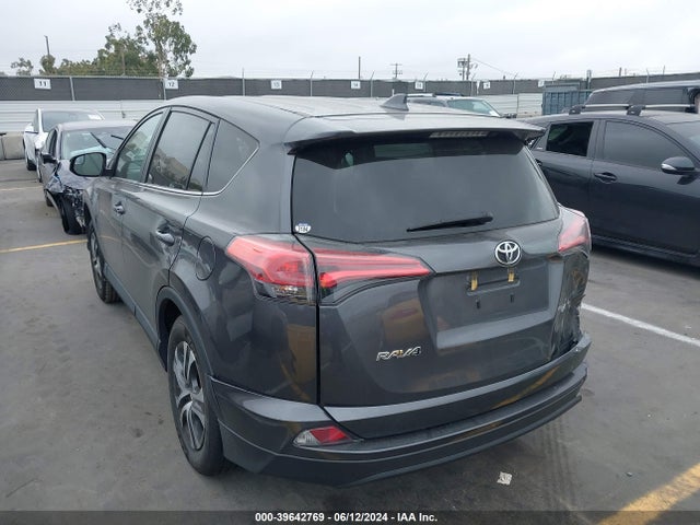 Toyota RAV4 LE 2018 2T3ZFREV0JW405643 Image 3