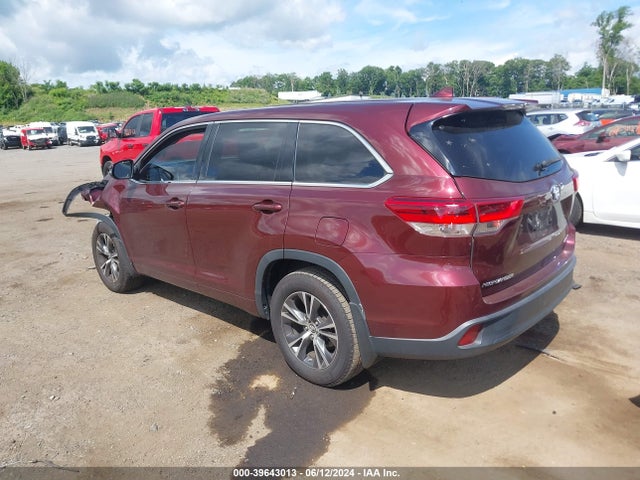 Toyota Highlander Le Plus 2018 5TDBZRFH2JS814634 Image 3