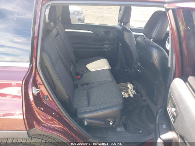 Toyota Highlander Le Plus 2018 5TDBZRFH2JS814634 Image 8