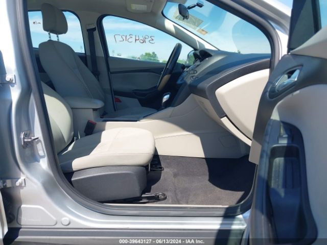 1FADP3F24FL229690 Ford FOCUS SE