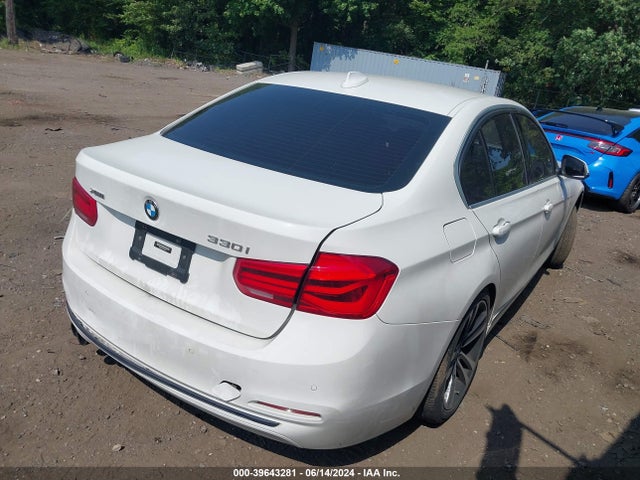 BMW 330i Xdrive 2017 WBA8D9C32HA005401 Image 4