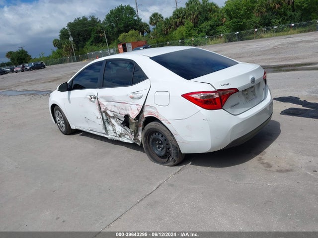 Toyota COROLLA LE 2019 5YFBURHE3KP880668 Image 3