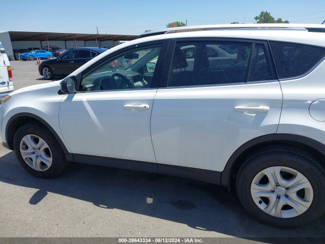 Toyota RAV4 LE 2014 JTMBFREV7EJ011451 Image 14