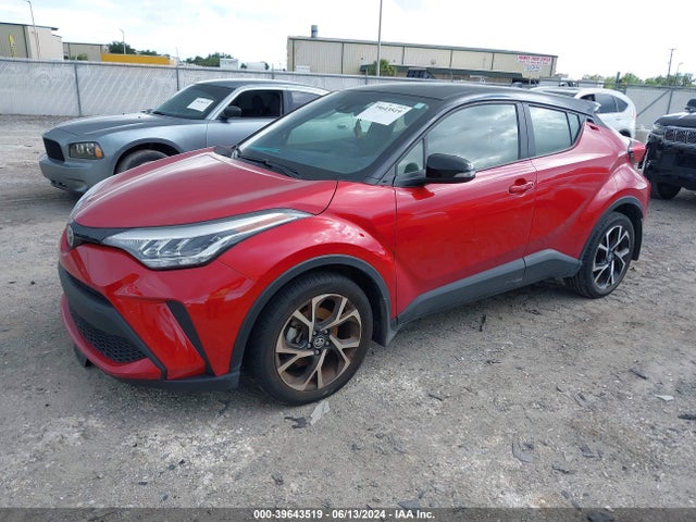 Toyota C-HR XLE 2020 JTNKHMBX7L1086372 Image 2