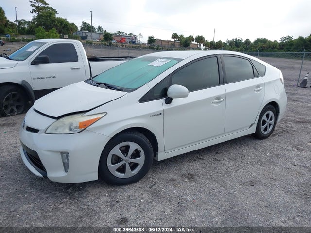 Toyota Prius Two 2014 JTDKN3DUXE0372607 Image 2