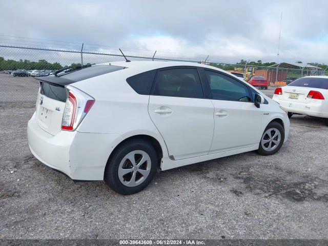 Toyota Prius Two 2014 JTDKN3DUXE0372607 Image 4