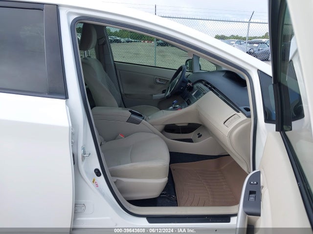Toyota Prius Two 2014 JTDKN3DUXE0372607 Image 5
