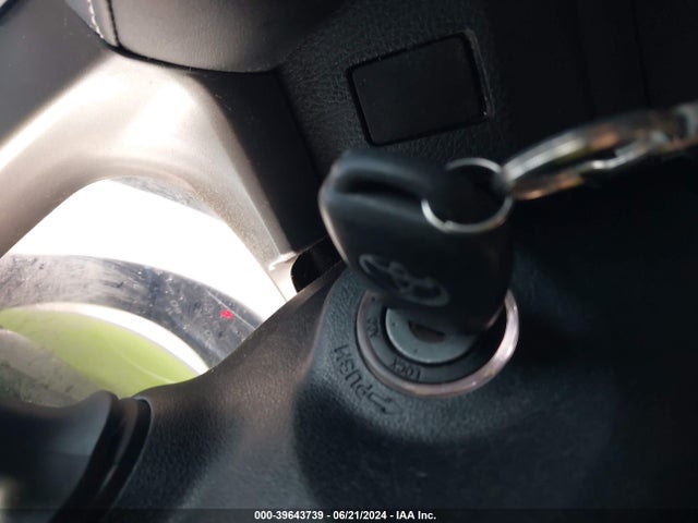 Toyota Rav4 Xle 2017 JTMRFREV8HD201759 Image 11