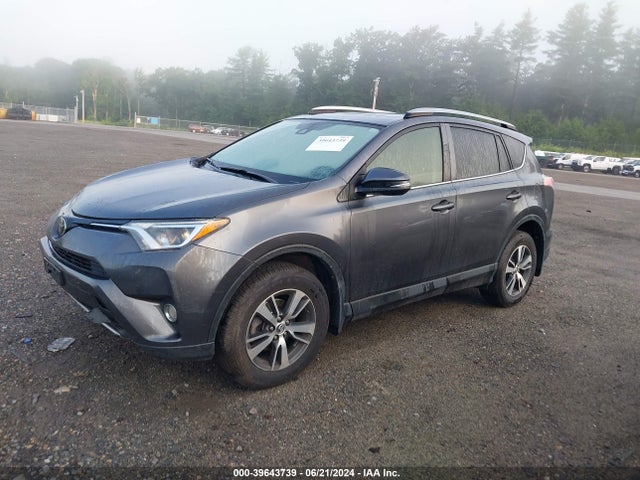 Toyota Rav4 Xle 2017 JTMRFREV8HD201759 Image 2
