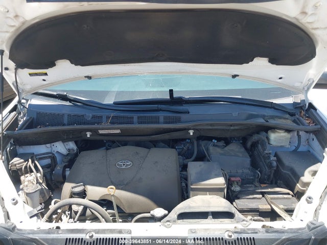 Toyota Sienna L 7 Passenger 2017 5TDZZ3DC6HS802824 Image 10