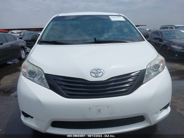 Toyota Sienna L 7 Passenger 2017 5TDZZ3DC6HS802824 Image 12