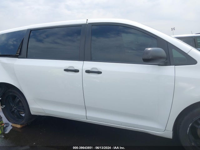 Toyota Sienna L 7 Passenger 2017 5TDZZ3DC6HS802824 Image 13