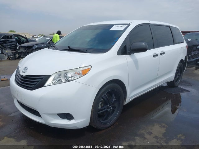 Toyota Sienna L 7 Passenger 2017 5TDZZ3DC6HS802824 Image 2