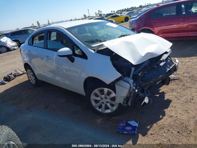 2015 KNADM4A36F6458070 main image