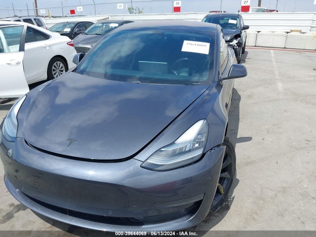 Tesla Model 3 Long Range/mid Range 2018 5YJ3E1EA0JF009533 Image 6