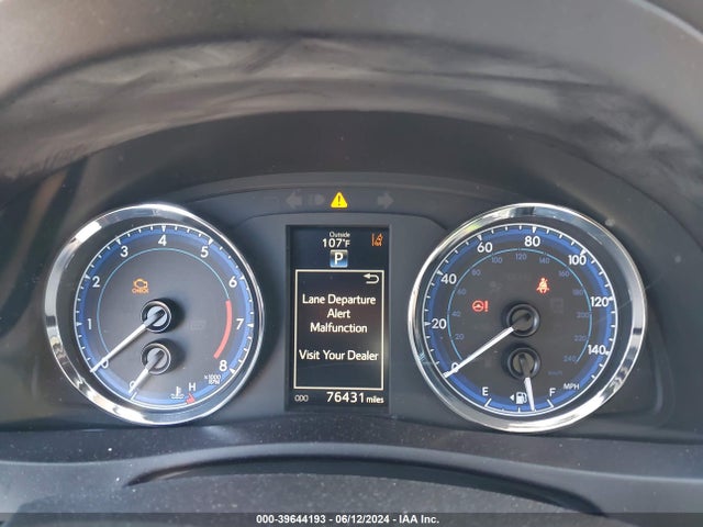Toyota COROLLA SE 2018 5YFBURHE3JP766796 Image 7