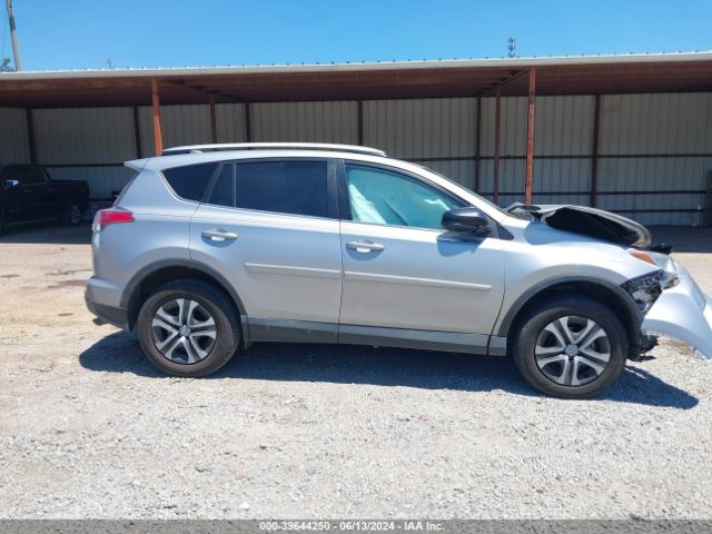 2T3ZFREV9GW262121 Toyota RAV4 LE