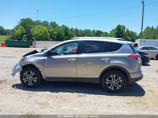 2T3ZFREV9GW262121 Toyota RAV4 LE