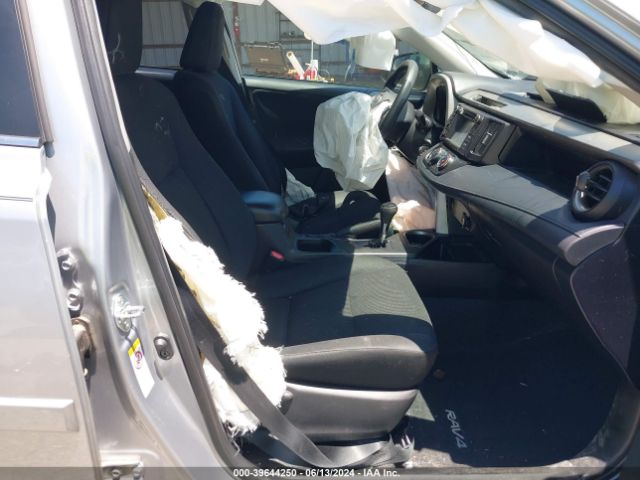 2T3ZFREV9GW262121 Toyota RAV4 LE