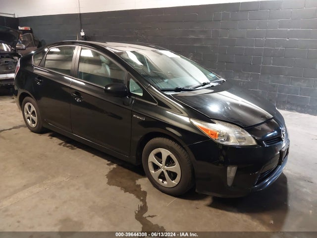 Toyota Prius Three 2014 JTDKN3DU9E0380472 главное изображение
