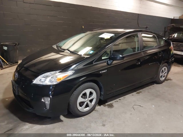 Toyota Prius Three 2014 JTDKN3DU9E0380472 Image 2