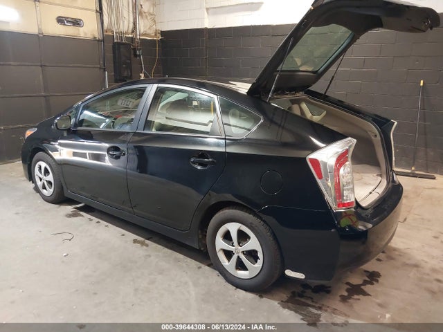 Toyota Prius Three 2014 JTDKN3DU9E0380472 Image 3