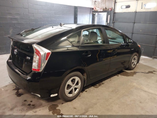 Toyota Prius Three 2014 JTDKN3DU9E0380472 Image 4