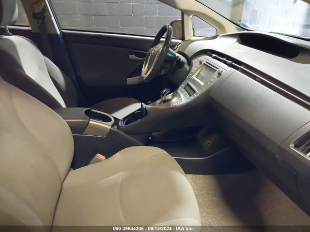 Toyota Prius Three 2014 JTDKN3DU9E0380472 Image 5