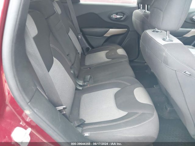 1C4PJLCB7JD605282 Jeep Cherokee Latitude