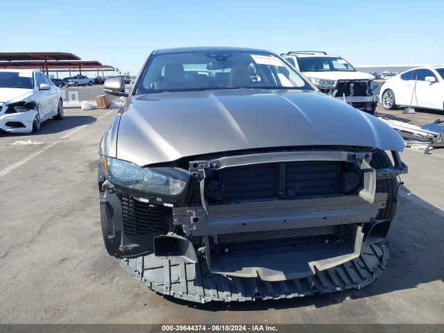 SAJAJ4BV9HA974374 Jaguar Xe 35t Premium