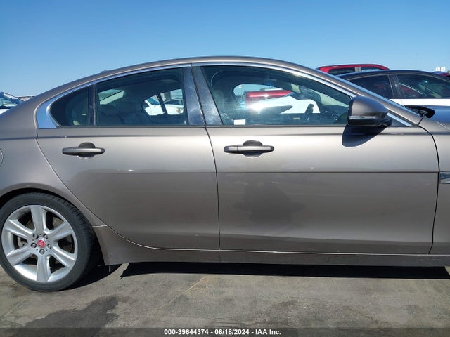SAJAJ4BV9HA974374 Jaguar Xe 35t Premium