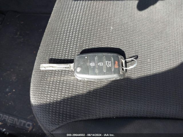 5XYKTDA75FG584238 KIA Sorento Lx V6