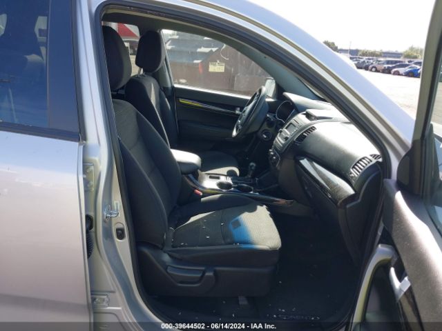 5XYKTDA75FG584238 KIA Sorento Lx V6