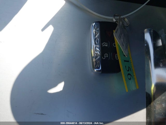 2017 JAGUAR XE SAJAF4BV6HA951605 Photo 10