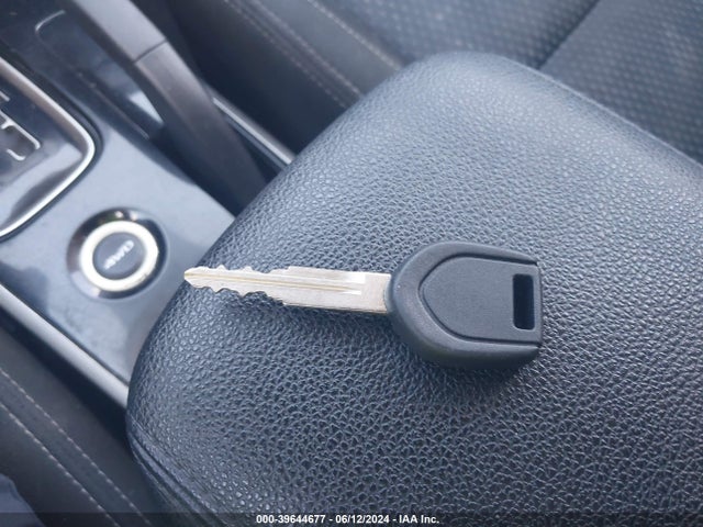 JA4AZ2A32HZ036661 Mitsubishi Outlander Es