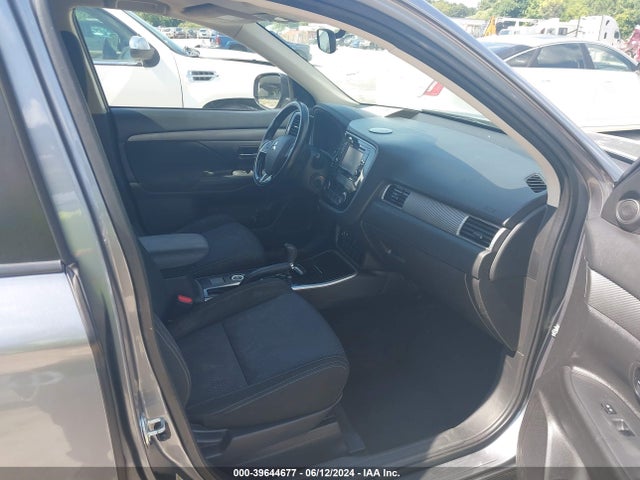 JA4AZ2A32HZ036661 Mitsubishi Outlander Es