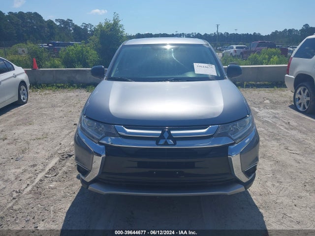 JA4AZ2A32HZ036661 Mitsubishi Outlander Es
