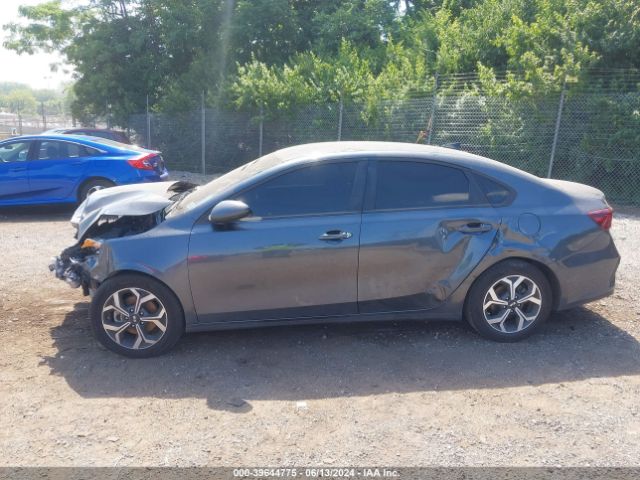 3KPF24AD8ME280471 KIA Forte Lxs