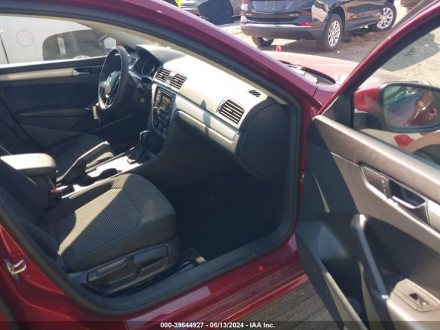 1VWAA7A35JC018610 Volkswagen Passat 2.0t R-line/2.0t S