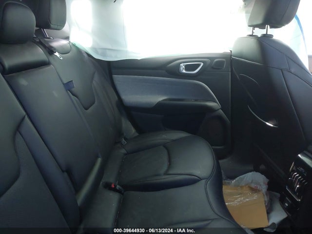 3C4NJDFB6NT125551 Jeep Compass Latitude Lux 4x4