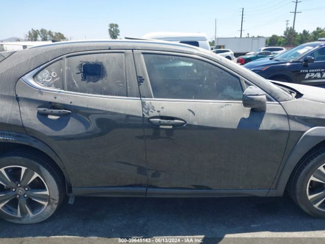 JTHY3JBH5K2014758 Lexus UX 200